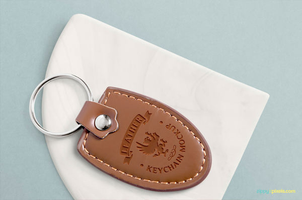 Free Leather Keychain Mockup