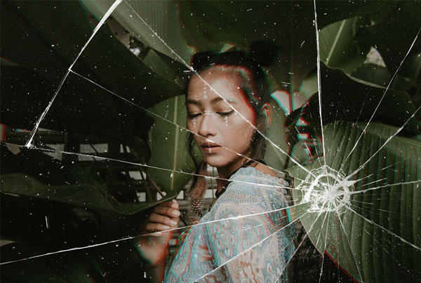 Broken Screen Photo Effect